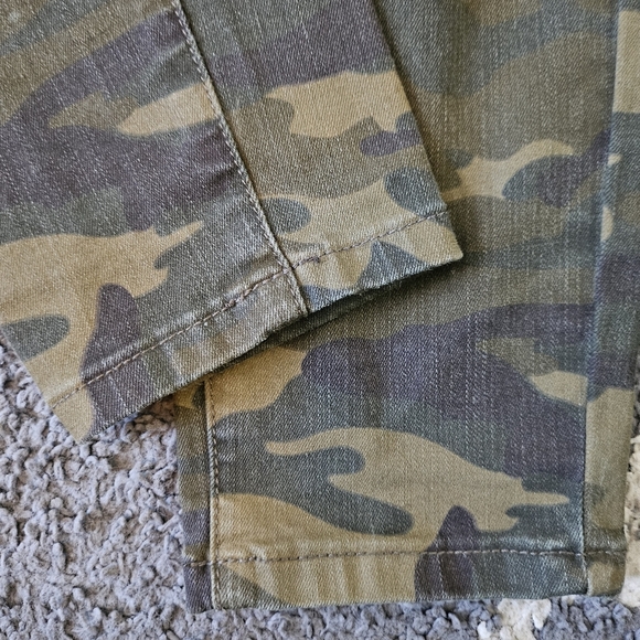 Judy Blue Skinny Fit Mid Rise Distressed Camo Jeans Size 27 - Picture 9 of 9